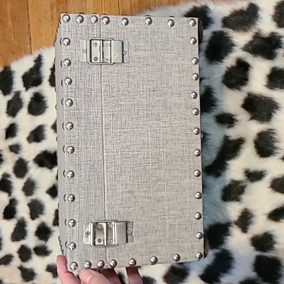 Grey Linen Chest - Picture 6 of 7